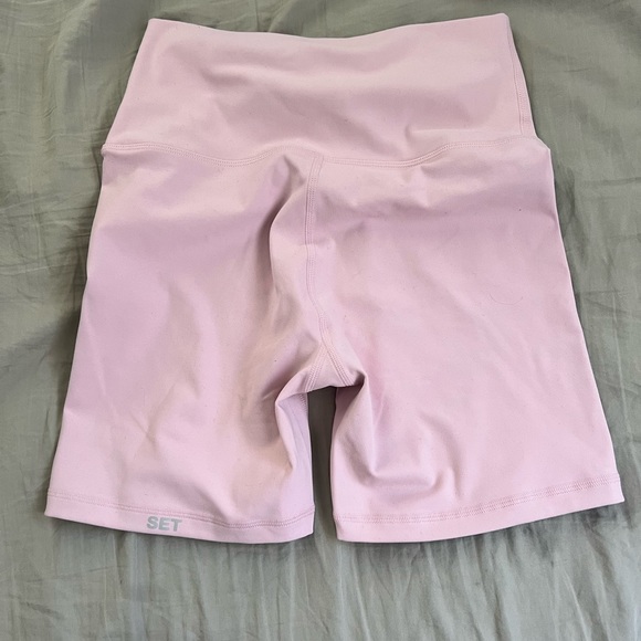 Set Active Shorts - Picture 2 of 3